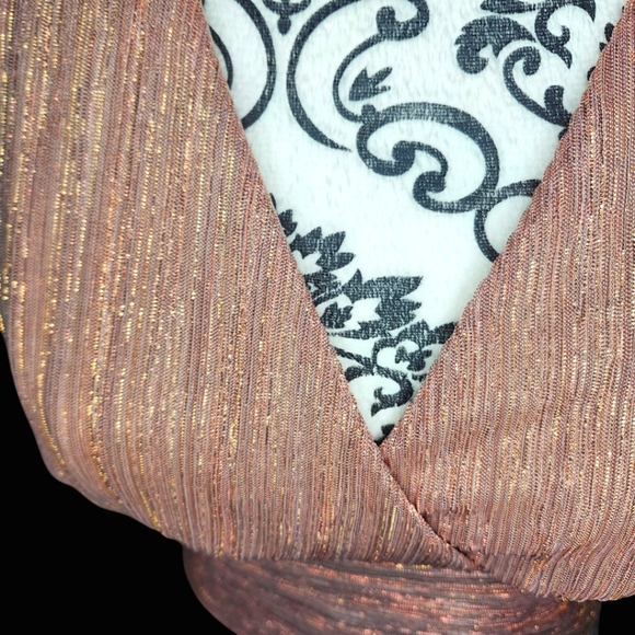 CHARLOTTE RUSSE Pink & Gold Halter Top- Small - Picture 4 of 5